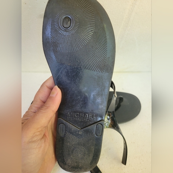 Michael Kors Plate Jelly Thong Sandals - Picture 3 of 4